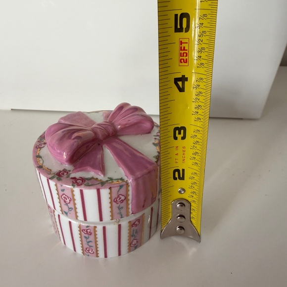 Pink and White Ceramic Gift Box - Picture 7 of 7